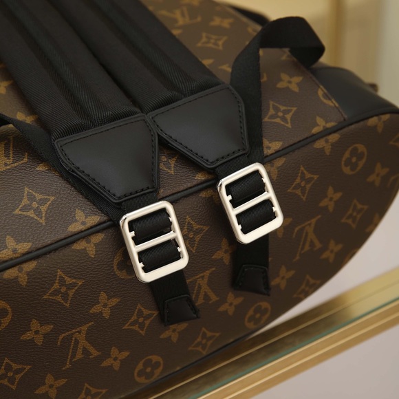 💚 Louis Vuitton Christopher MM Backpack - Picture 3 of 6